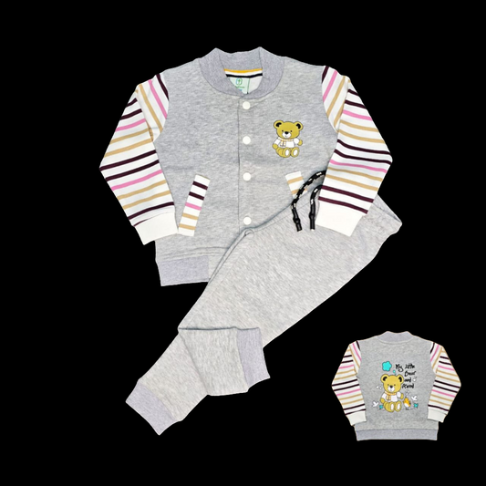 New Collection.
Kids sweatshirt .
Best quality products .
Stylish fashionable and comfortable.
Fabric : 220 GSM
Colours  = 16 
6 month  to  36 month.