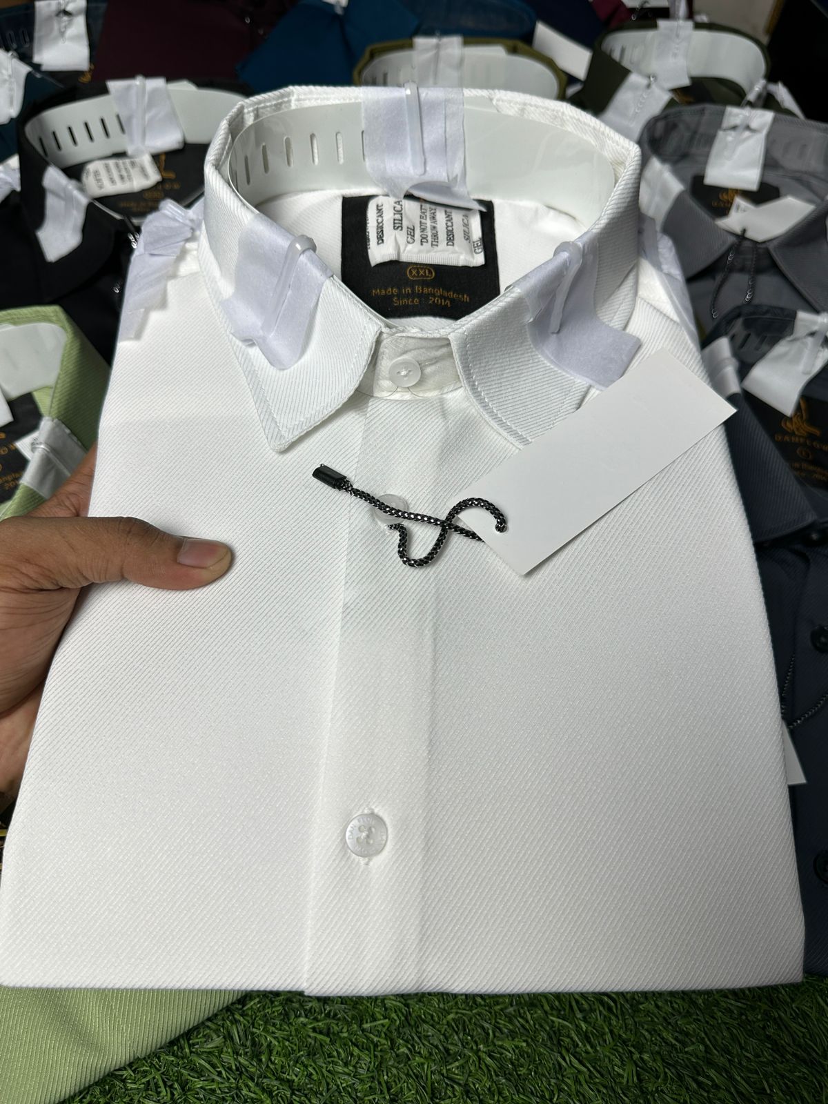 The Vibrant Essential Solid Shirt Collection
Elevate your wardrobe with our collection of Essential Solid Long-Sleeve Shirts. Designed for versatile wear, these shirts offer a sharp, modern fit and are crafted from a comfortable, lightly textured fabric t