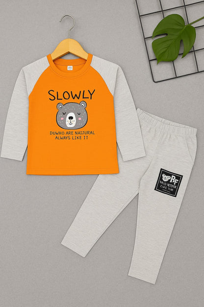 Boys & Girl's full sleeve set's.
Best quality products.
Stylish fashionable and comfortable. 
100 % cotton fabrics . 
100 % print guarantee. 
Fabric: single Jersey. 
Colours: 35 
Size: 1 to 8 years. 
10 pcs bundle.