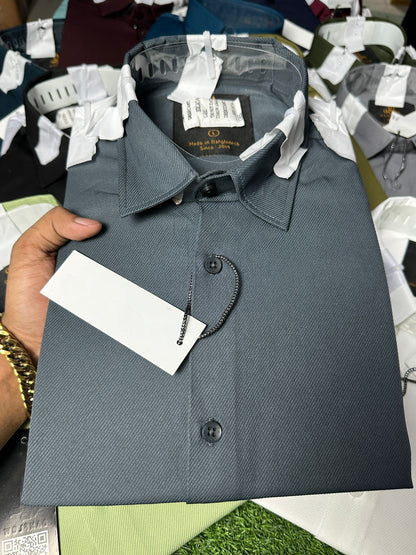 The Vibrant Essential Solid Shirt Collection
Elevate your wardrobe with our collection of Essential Solid Long-Sleeve Shirts. Designed for versatile wear, these shirts offer a sharp, modern fit and are crafted from a comfortable, lightly textured fabric t