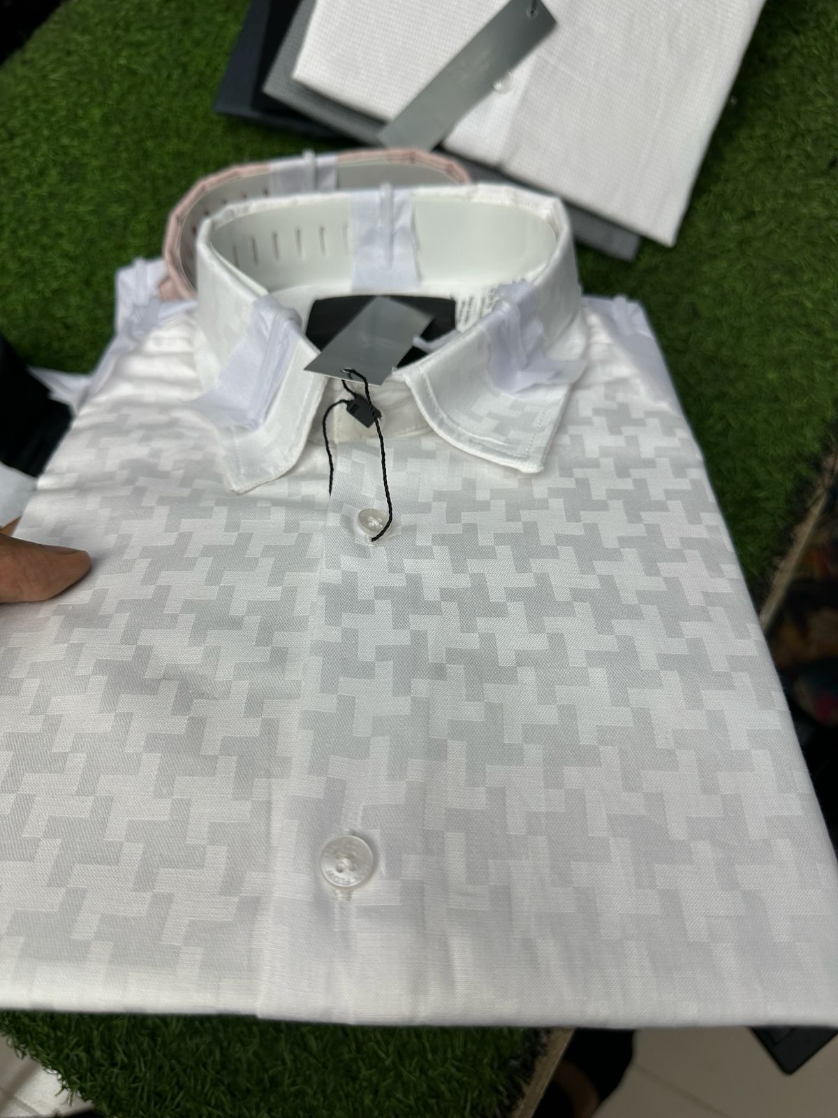 The Vibrant Essential Solid Shirt Collection
Elevate your wardrobe with our collection of Essential Solid Long-Sleeve Shirts. Designed for versatile wear, these shirts offer a sharp, modern fit and are crafted from a comfortable, lightly textured fabric t