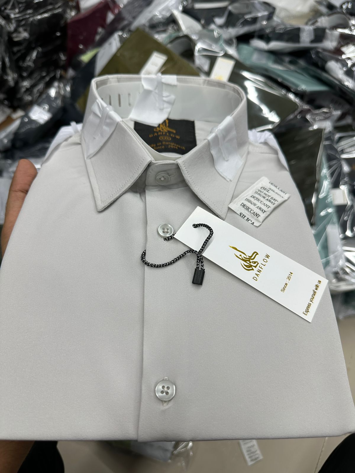 The Vibrant Essential Solid Shirt Collection
Elevate your wardrobe with our collection of Essential Solid Long-Sleeve Shirts. Designed for versatile wear, these shirts offer a sharp, modern fit and are crafted from a comfortable, lightly textured fabric t