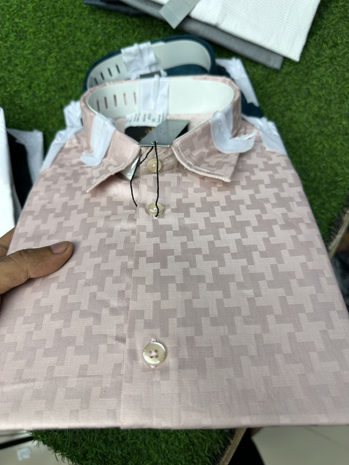 The Vibrant Essential Solid Shirt Collection
Elevate your wardrobe with our collection of Essential Solid Long-Sleeve Shirts. Designed for versatile wear, these shirts offer a sharp, modern fit and are crafted from a comfortable, lightly textured fabric t