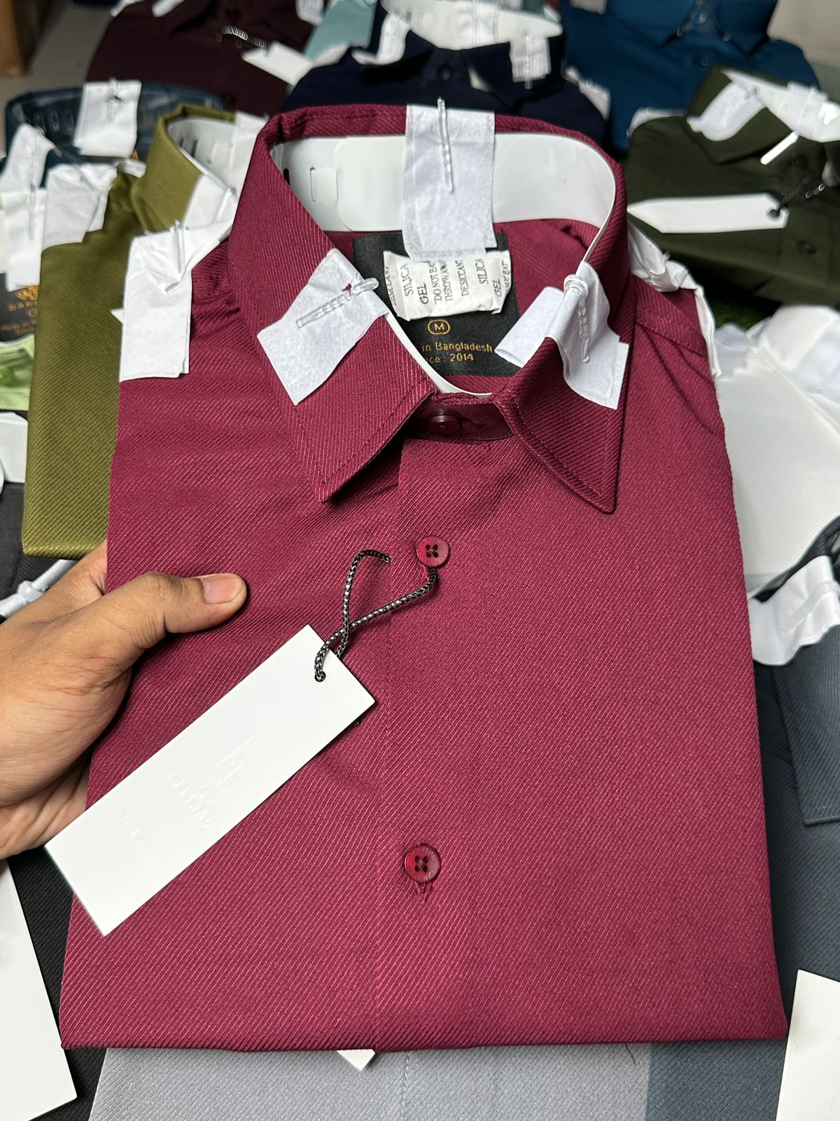 The Vibrant Essential Solid Shirt Collection
Elevate your wardrobe with our collection of Essential Solid Long-Sleeve Shirts. Designed for versatile wear, these shirts offer a sharp, modern fit and are crafted from a comfortable, lightly textured fabric t