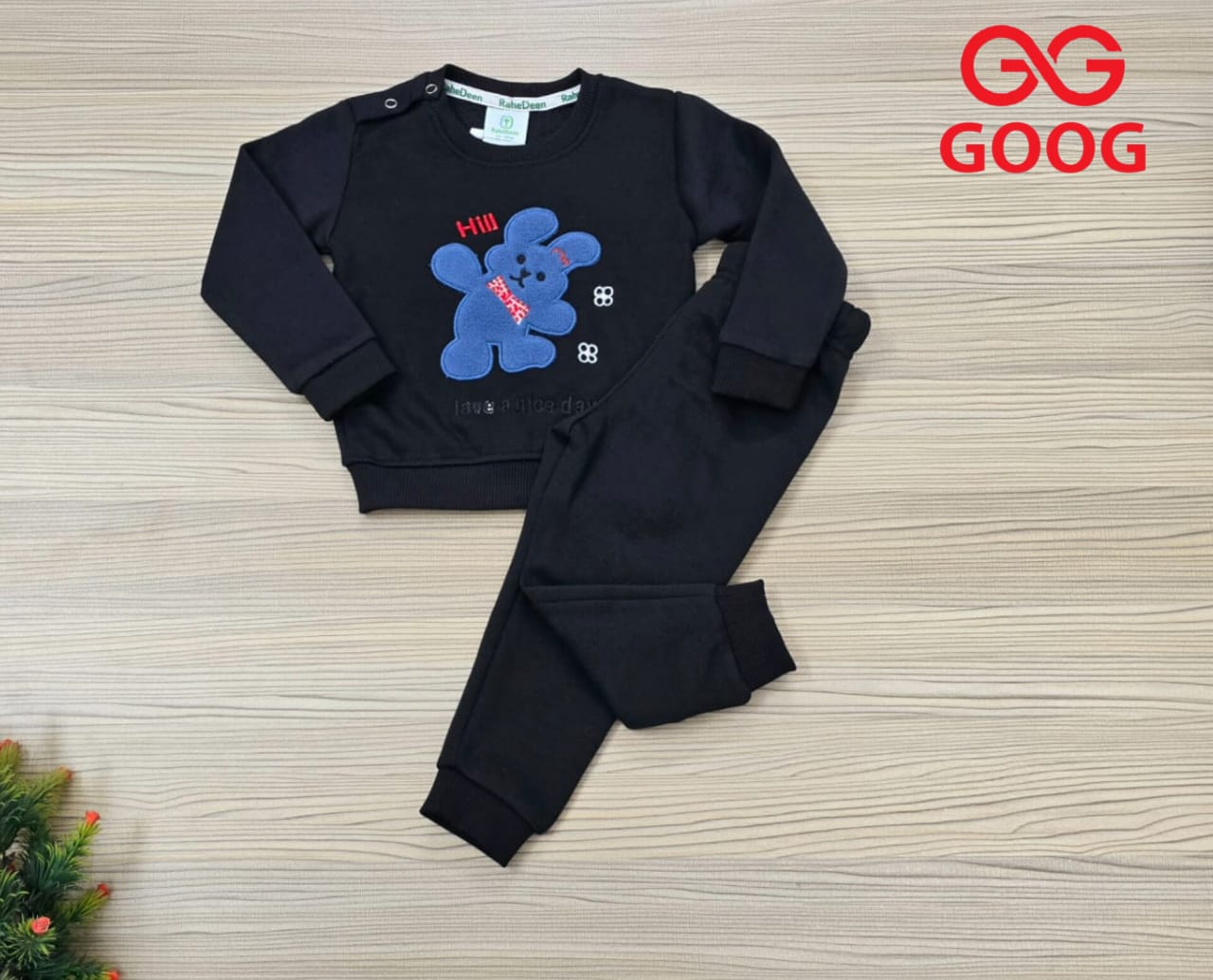 New Collection.
Kids sweatshirt .
Best quality products .
Stylish fashionable and comfortable.
Fabric : 220 GSM
Colours  = 16 
6 month  to  36 month.