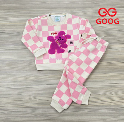 New Collection.
Kids sweatshirt .
Best quality products .
Stylish fashionable and comfortable.
Fabric : 220 GSM
Colours  = 16 
6 month  to  36 month.