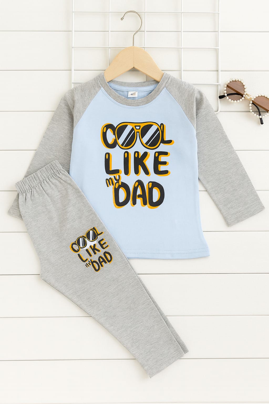 Boys & Girl's full sleeve set's.
Best quality products.
Stylish fashionable and comfortable. 
100 % cotton fabrics . 
100 % print guarantee. 
Fabric: single Jersey. 
Colours: 35 
Size: 1 to 8 years. 
10 pcs bundle.