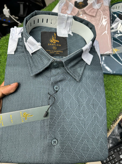 The Vibrant Essential Solid Shirt Collection
Elevate your wardrobe with our collection of Essential Solid Long-Sleeve Shirts. Designed for versatile wear, these shirts offer a sharp, modern fit and are crafted from a comfortable, lightly textured fabric t