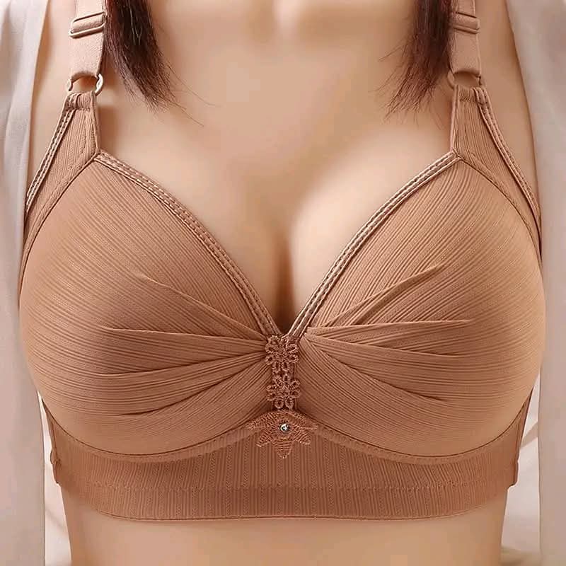 Push up bra Premium Quality Wire-Free Comfort Bra Collection
Discover our collection of full-coverage, wire-free bras, designed for maximum comfort and all-day support. Featuring wide, adjustable straps and soft fabrics, these bras come in a variety of be