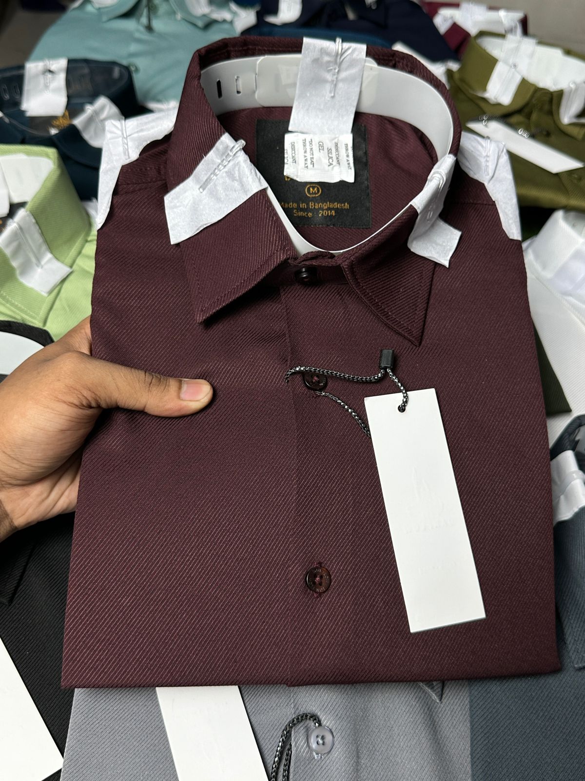 The Vibrant Essential Solid Shirt Collection
Elevate your wardrobe with our collection of Essential Solid Long-Sleeve Shirts. Designed for versatile wear, these shirts offer a sharp, modern fit and are crafted from a comfortable, lightly textured fabric t