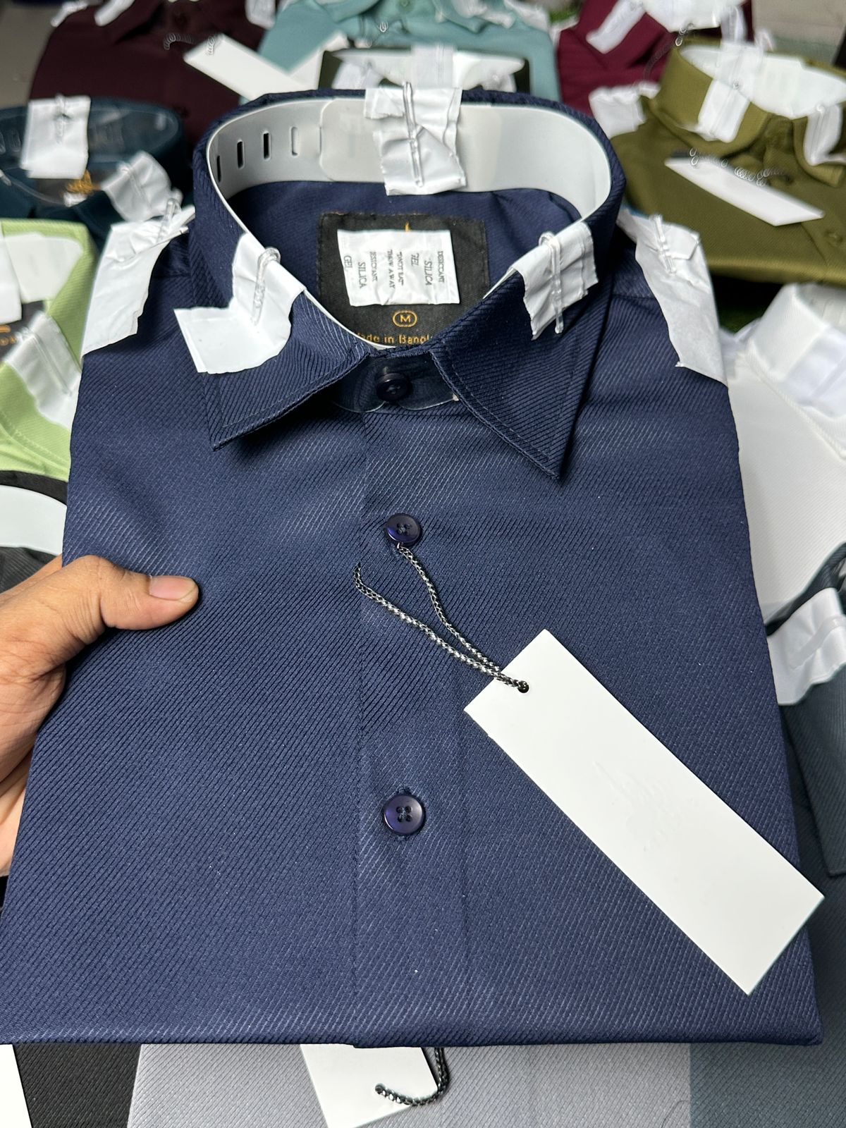 The Vibrant Essential Solid Shirt Collection
Elevate your wardrobe with our collection of Essential Solid Long-Sleeve Shirts. Designed for versatile wear, these shirts offer a sharp, modern fit and are crafted from a comfortable, lightly textured fabric t