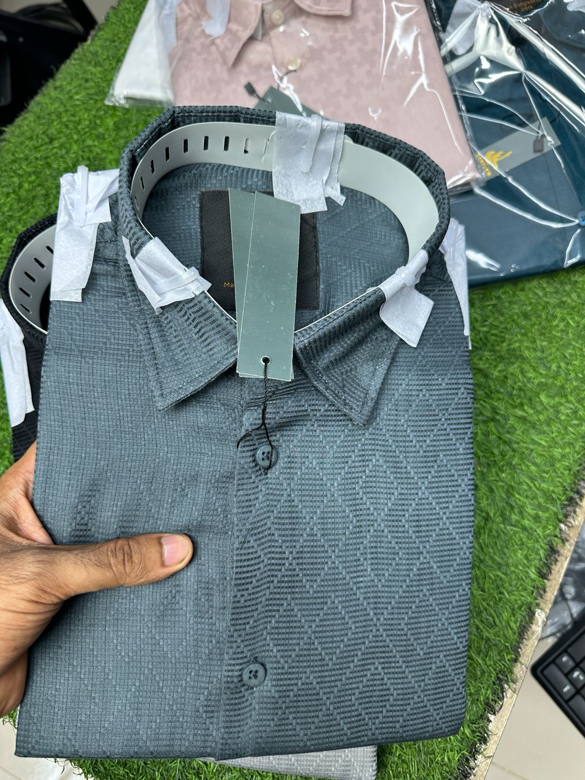 The Vibrant Essential Solid Shirt Collection
Elevate your wardrobe with our collection of Essential Solid Long-Sleeve Shirts. Designed for versatile wear, these shirts offer a sharp, modern fit and are crafted from a comfortable, lightly textured fabric t