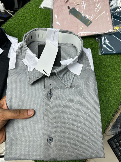 The Vibrant Essential Solid Shirt Collection
Elevate your wardrobe with our collection of Essential Solid Long-Sleeve Shirts. Designed for versatile wear, these shirts offer a sharp, modern fit and are crafted from a comfortable, lightly textured fabric t